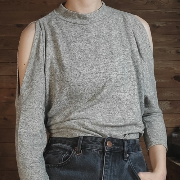 ✨2/$25✨ Caution to the Wind, cold shoulder long sleeve, light sweater, size L - Picture 3 of 10